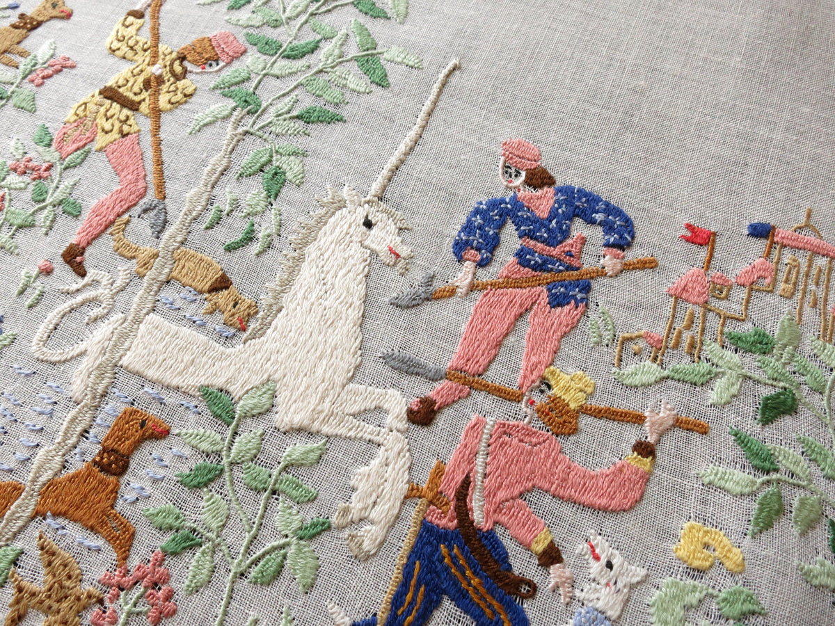 Unicorn Hunt Vintage Rapisardi Italian Embroidery Table Runner 15x32"