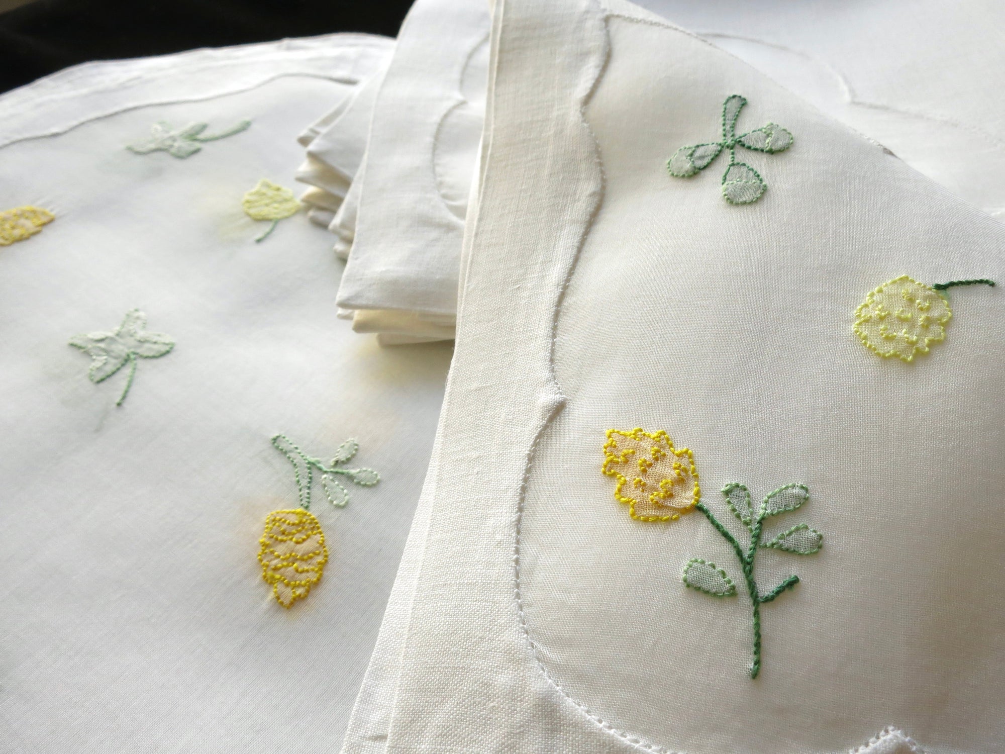 Yellow Clover Vintage Madeira Embroidery Placemat Setting for 8