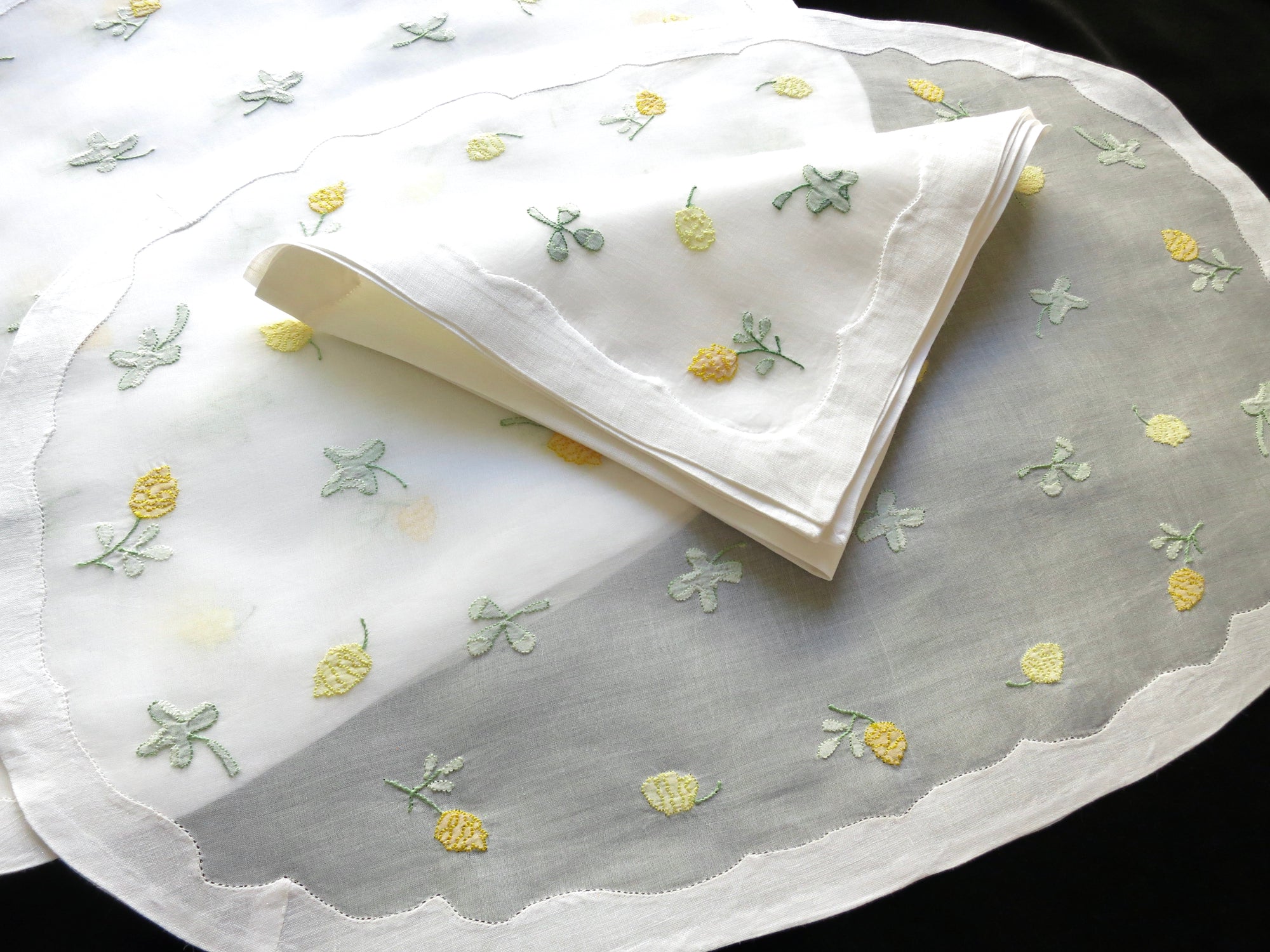 Yellow Clover Vintage Madeira Embroidery Placemat Setting for 8