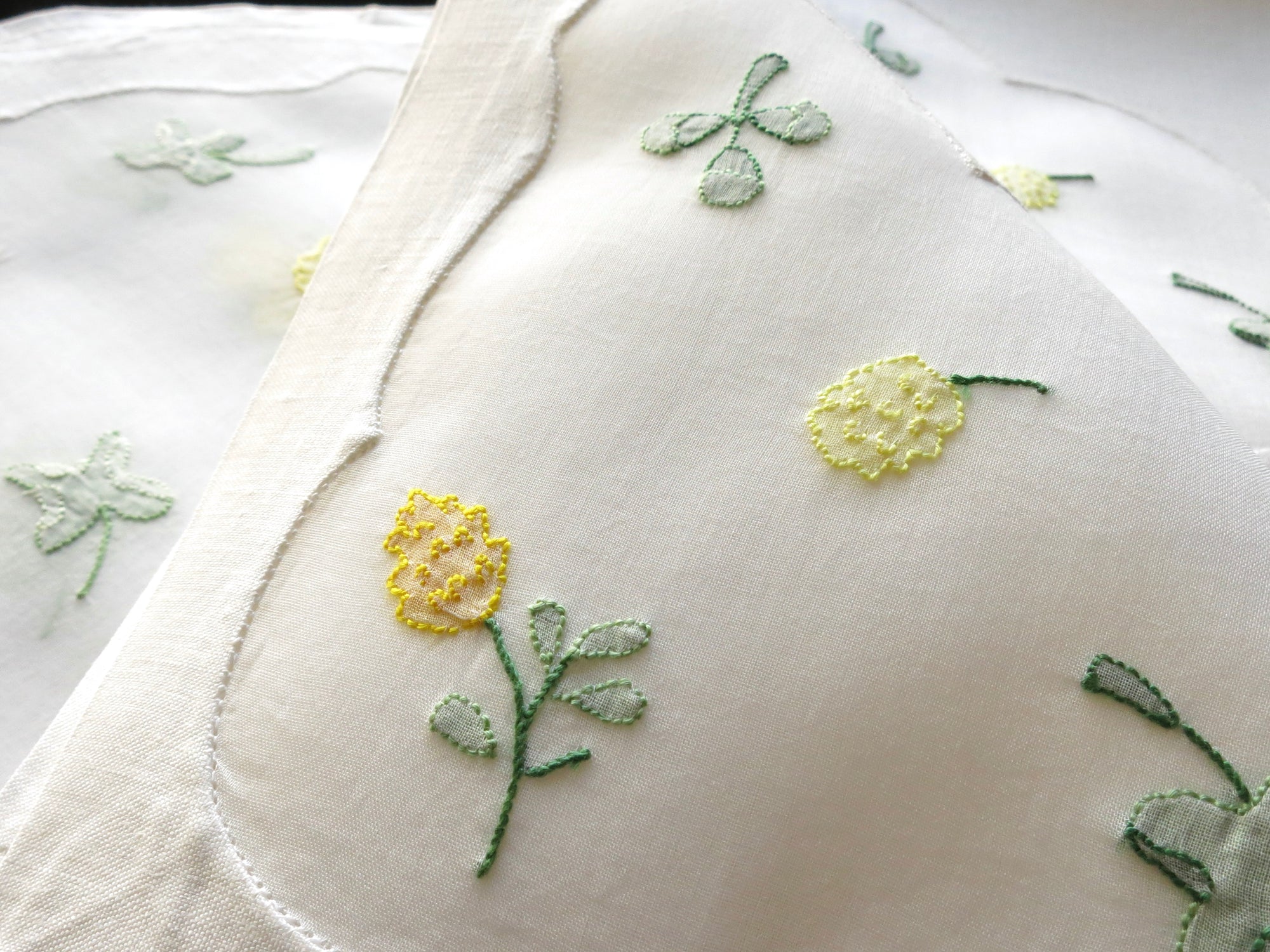 Yellow Clover Vintage Madeira Embroidery Placemat Setting for 8