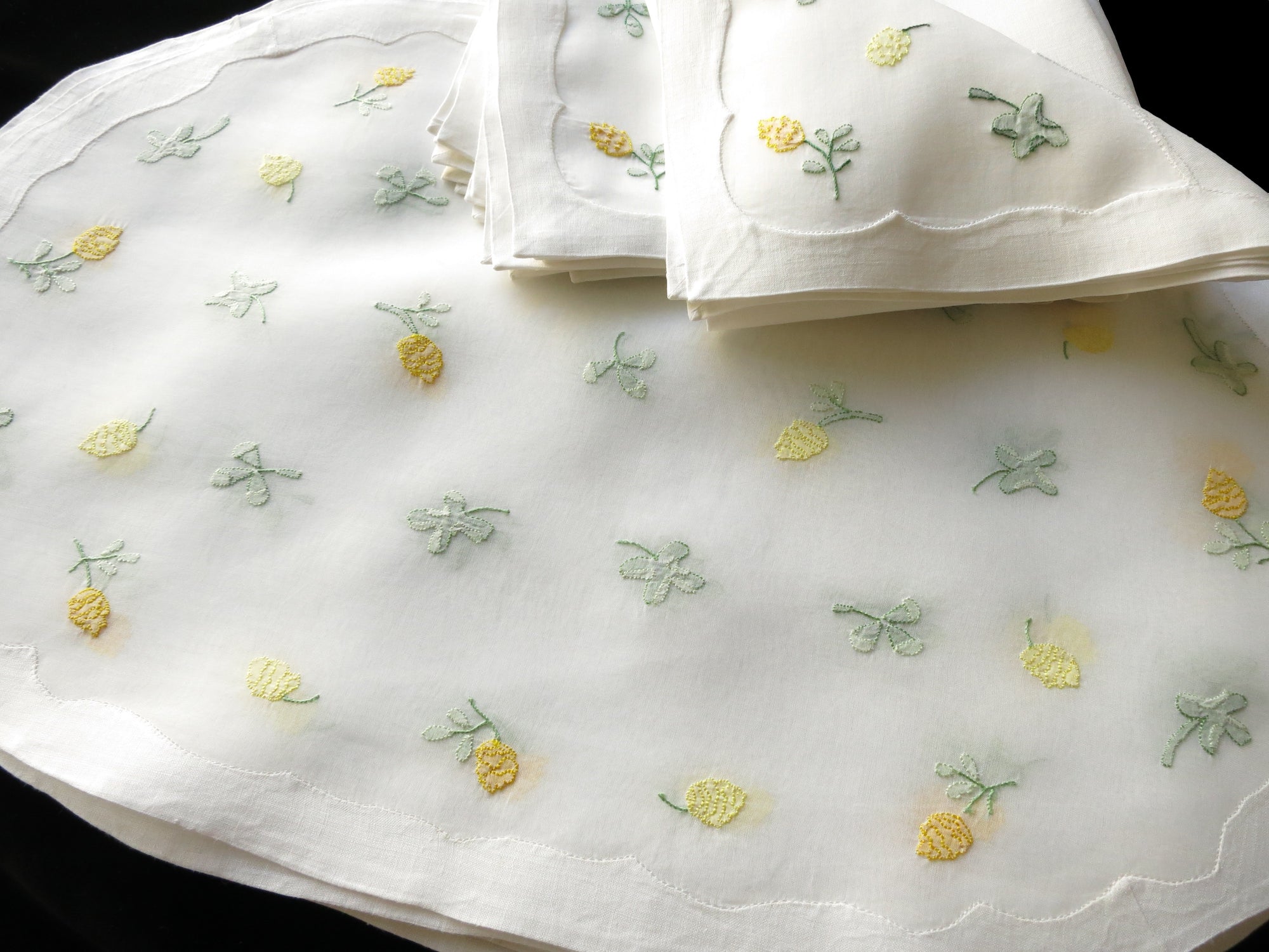 Yellow Clover Vintage Madeira Embroidery Placemat Setting for 8