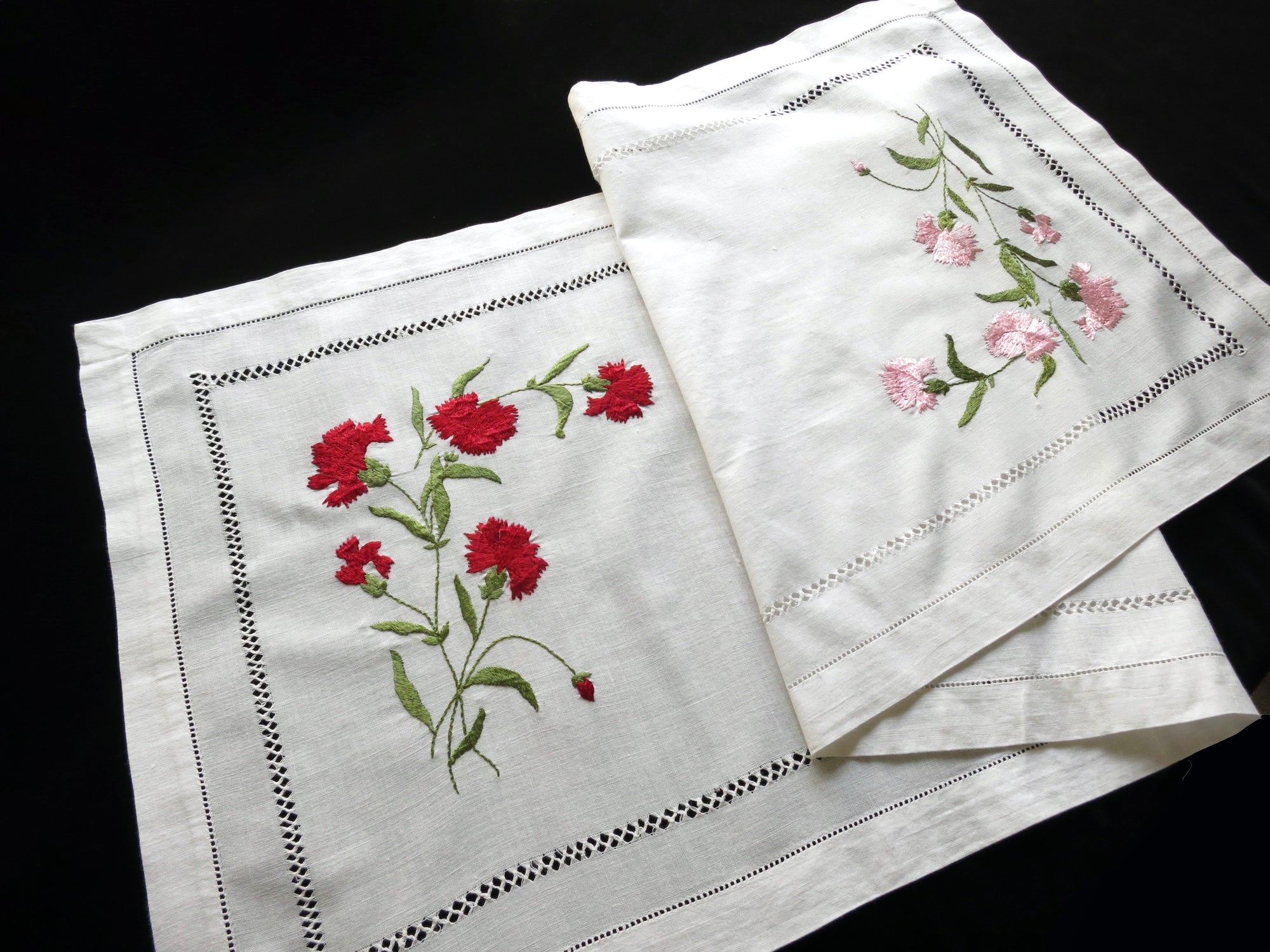 Carnations in Red & Pink Vintage Embroidered Linen Table Runner 17x48"