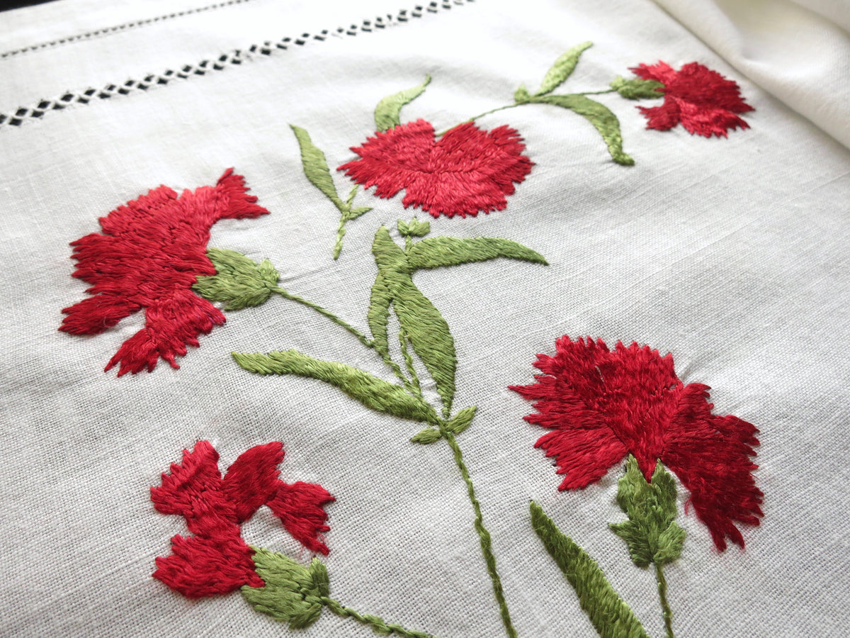 Carnations in Red &amp; Pink Vintage Embroidered Linen Table Runner 17x48&quot;