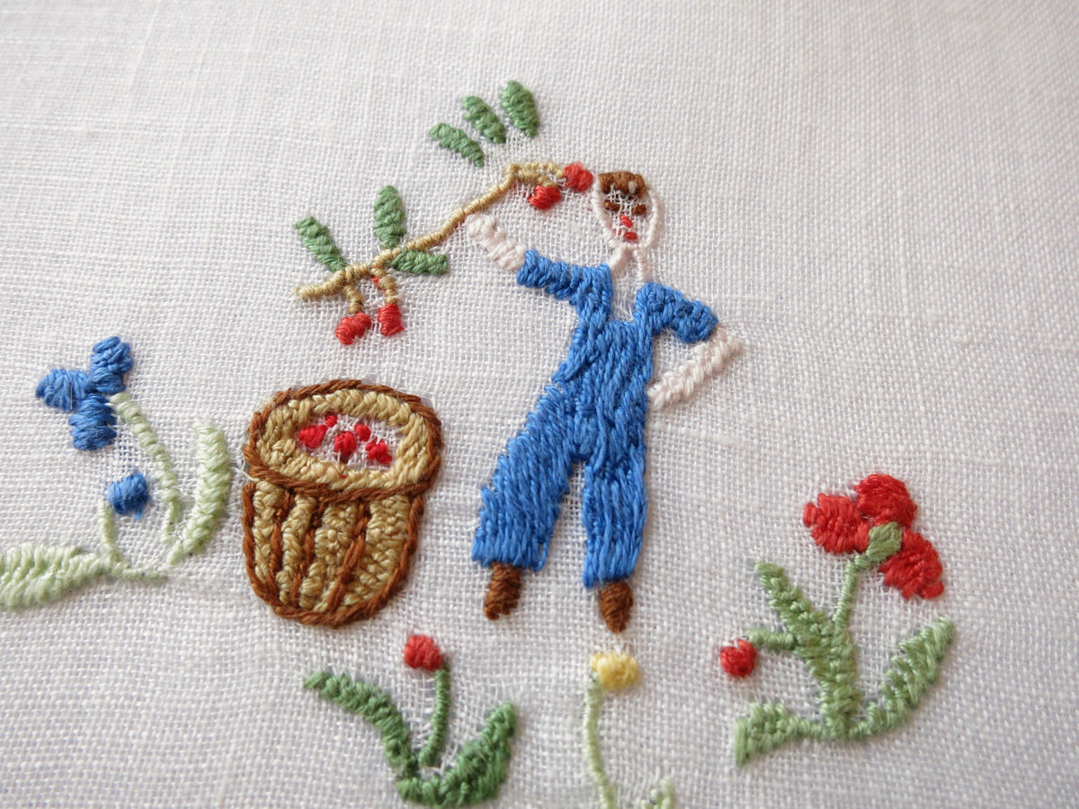 Gardener's Delight Italian Embroidery Linen Table Runner Baroness Rapisardi