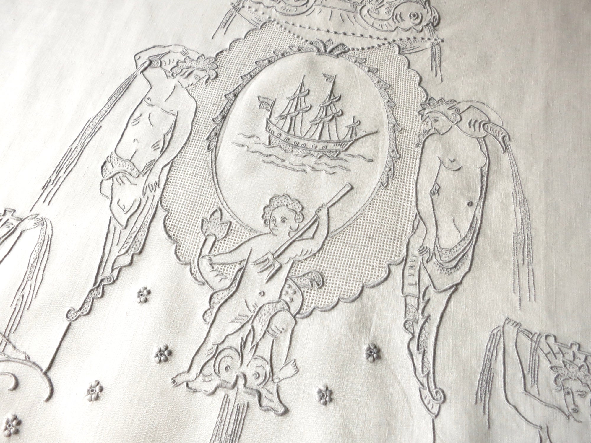Italian Fountain Elaborate & Wonderful Antique Hand Embroidery Guest Towel