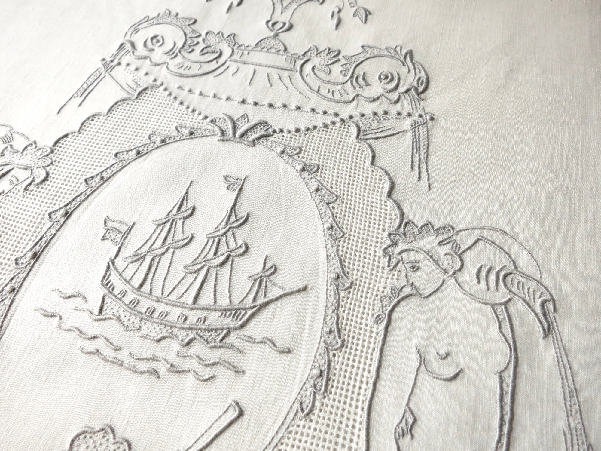 Italian Fountain Elaborate & Wonderful Antique Hand Embroidery Guest Towel
