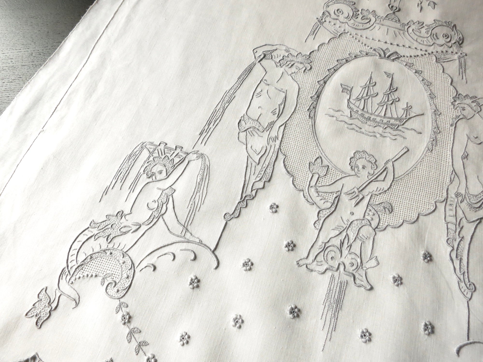 Italian Fountain Elaborate & Wonderful Antique Hand Embroidery Guest Towel