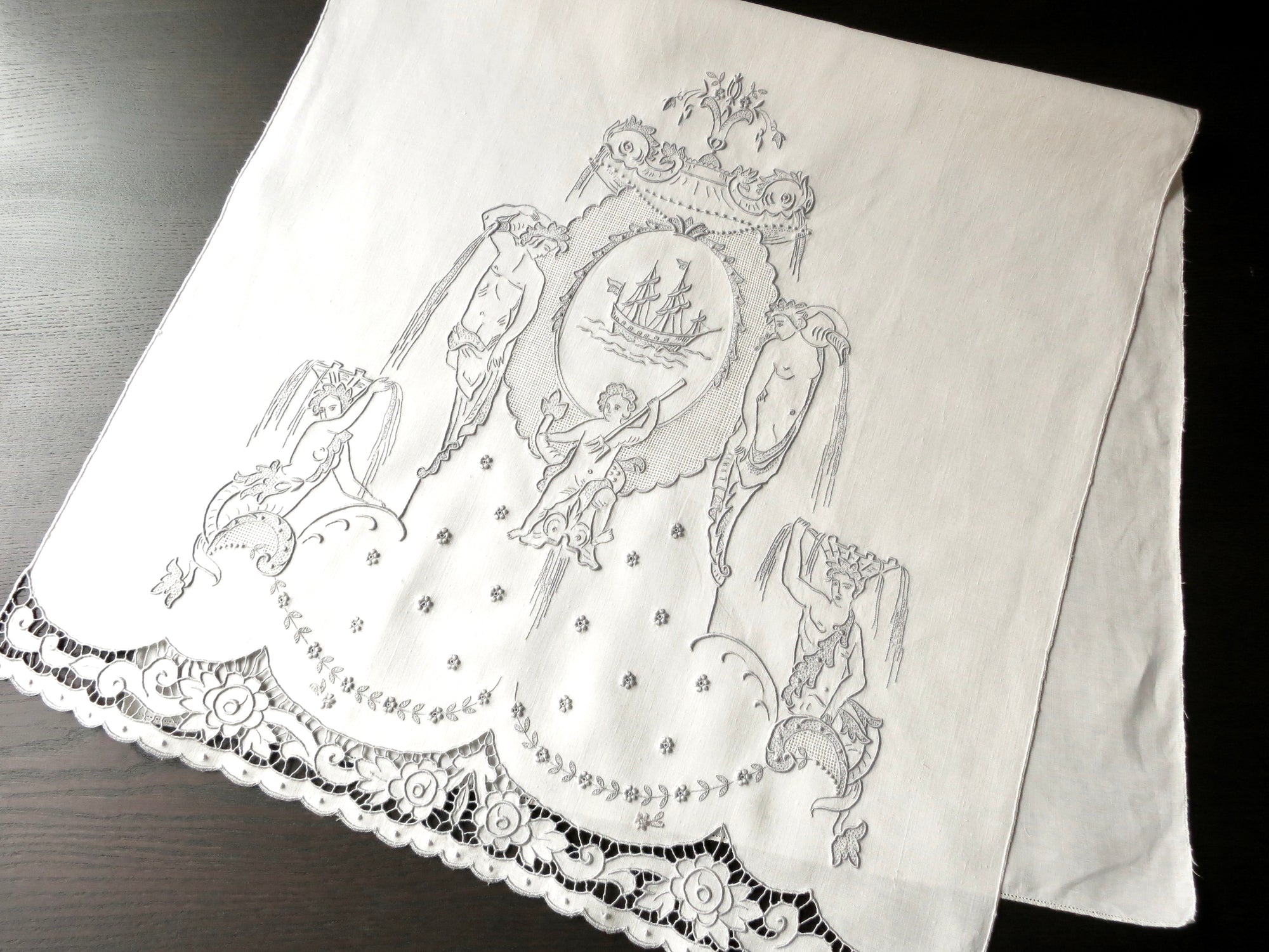 Italian Fountain Elaborate & Wonderful Antique Hand Embroidery Guest Towel