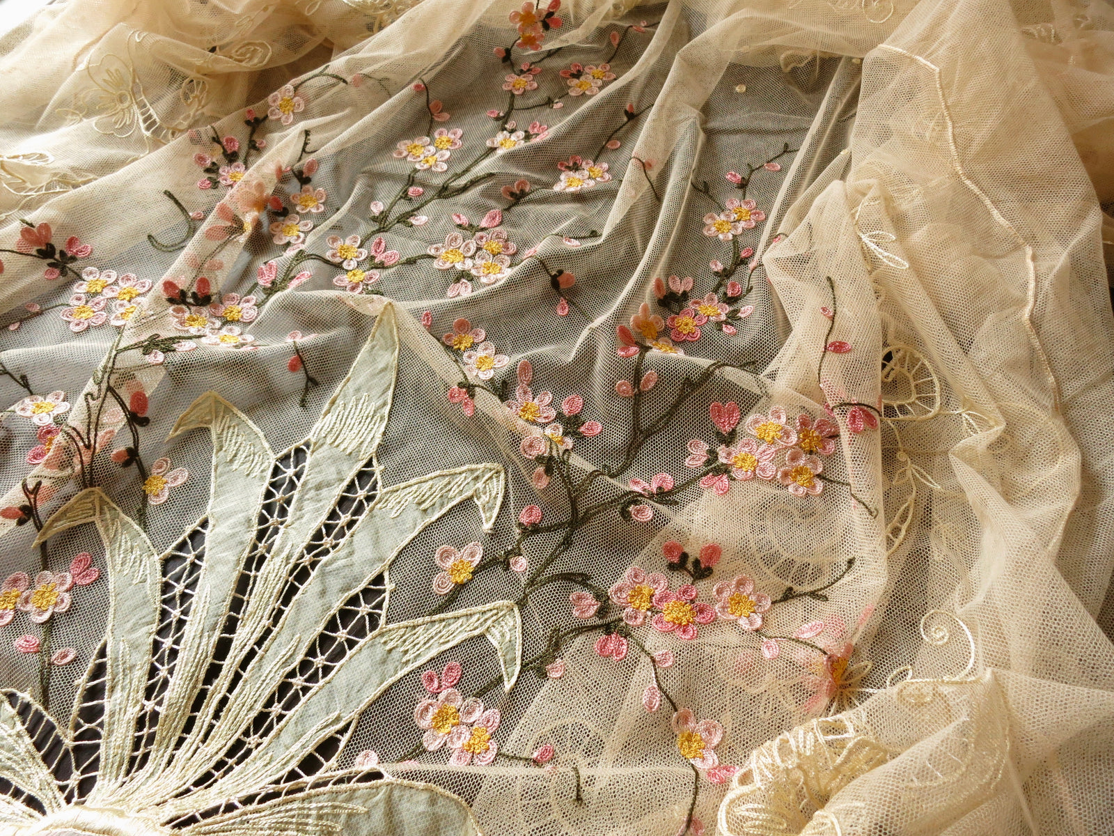 Cherry Blossoms Antique c1930 Tambour Lace Coverlet Full Size