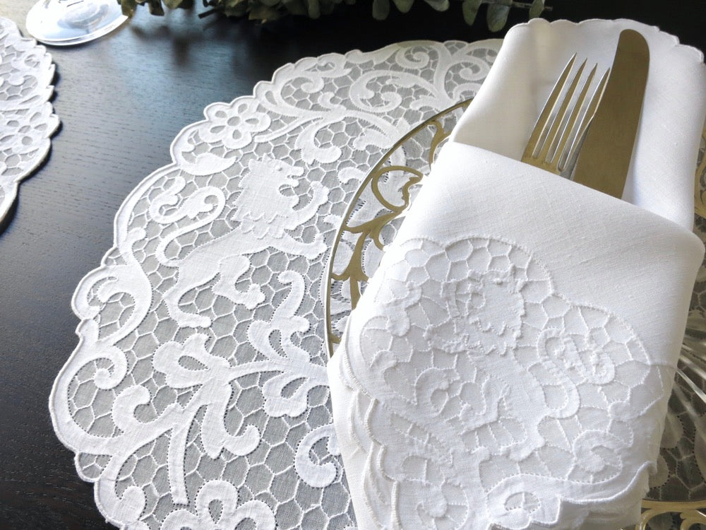 Heraldic Lions Vintage Madeira Embroidery 16pc Placemat Setting for 8