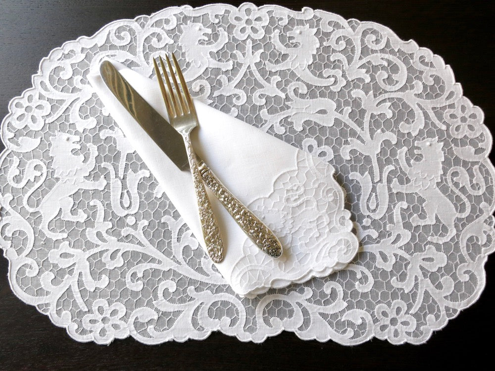 Heraldic Lions Vintage Madeira Embroidery 16pc Placemat Setting for 8