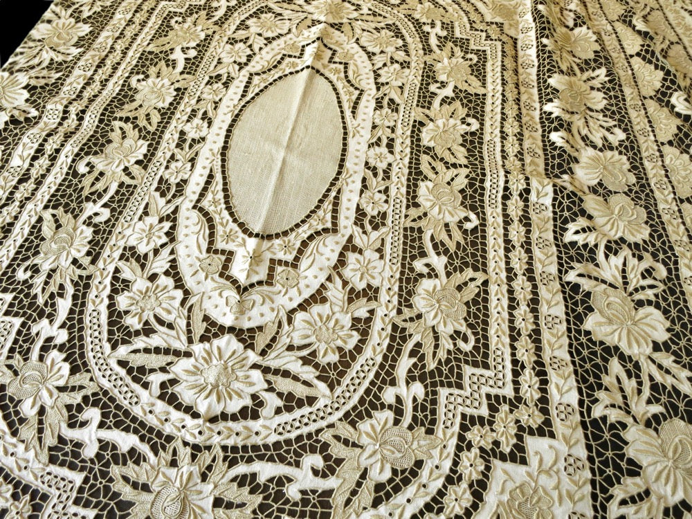 Ultra Lavish Vintage Madeira Embroidered Tablecloth 66x78&quot; w 12 Napkins