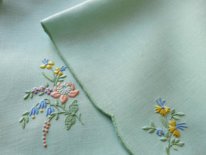 Flowers on Green Linen Vintage Madeira 16pc Placemat Set for 8