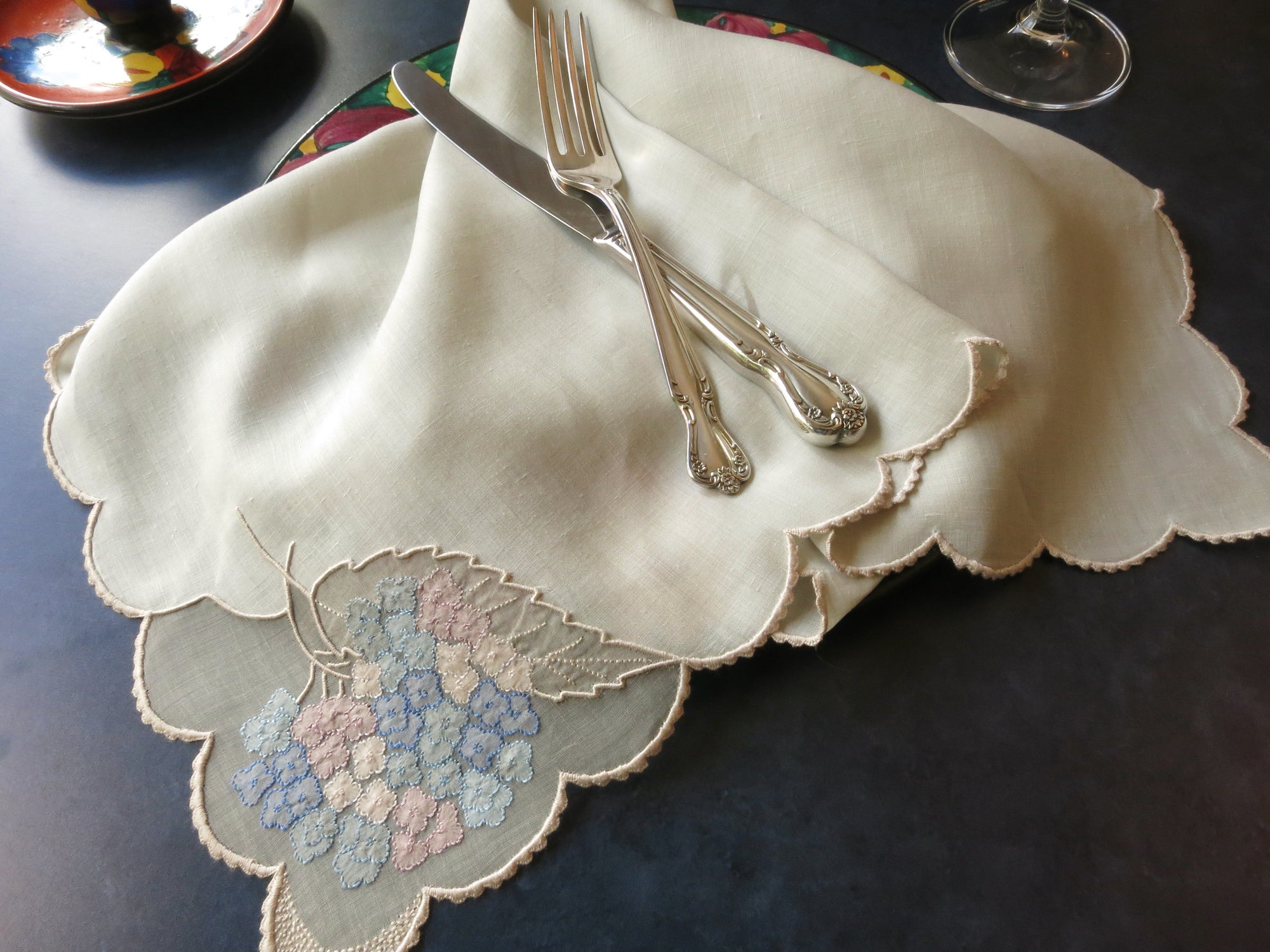 "Hydrangea" Vintage Marghab Linen Napkins ~ Set of 8