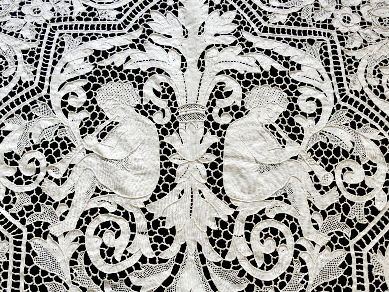 Art Deco Cherubs Birds Musicians Antique Lace Coverlet Tablecloth 90x90"