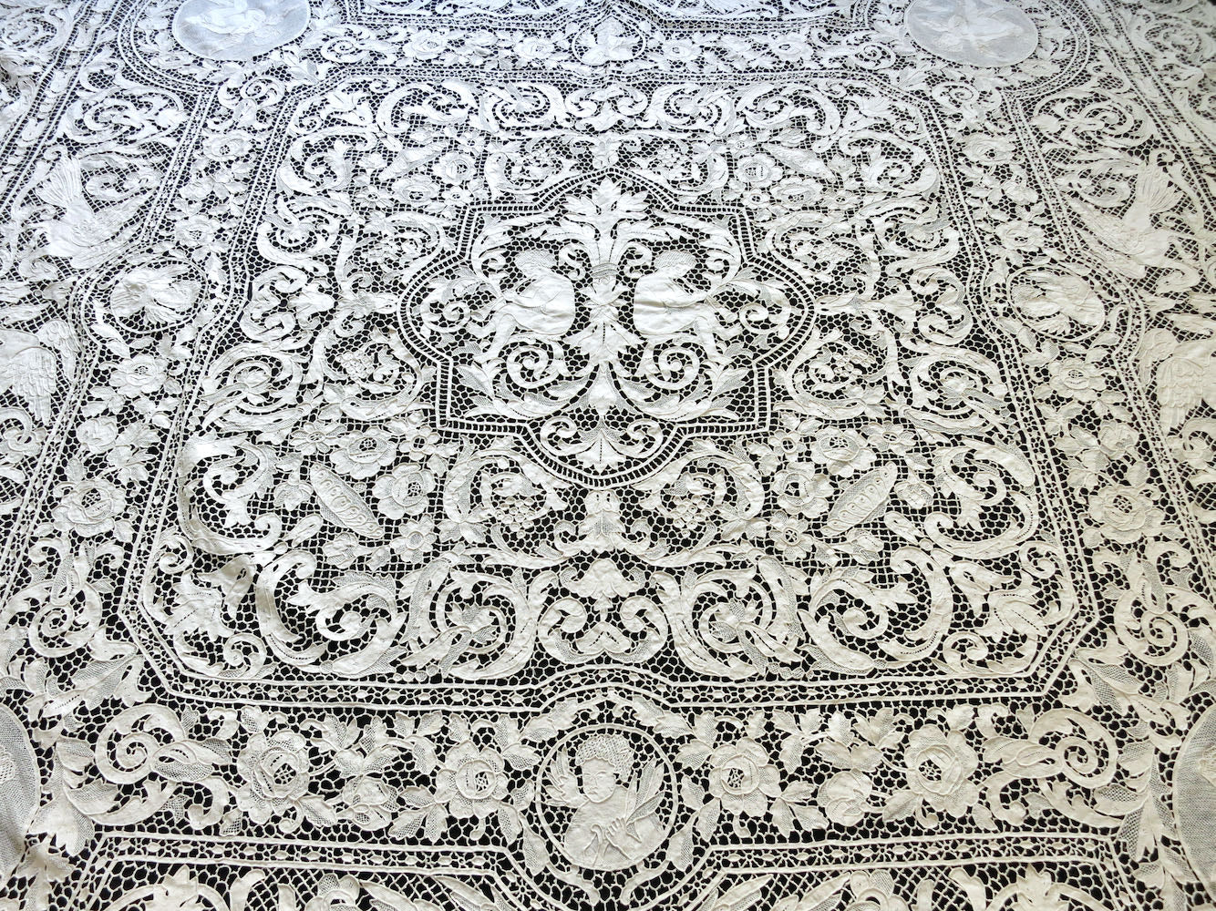 Art Deco Cherubs Birds Musicians Antique Lace Coverlet Tablecloth 90x90"