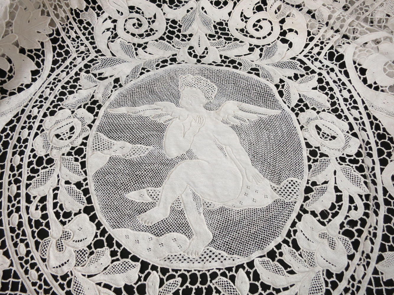 Art Deco Cherubs Birds Musicians Antique Lace Coverlet Tablecloth 90x90"