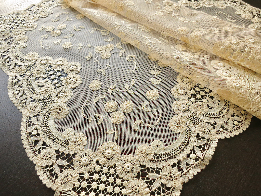 Charming Antique Princess Lace Table Runner 17x35&quot;