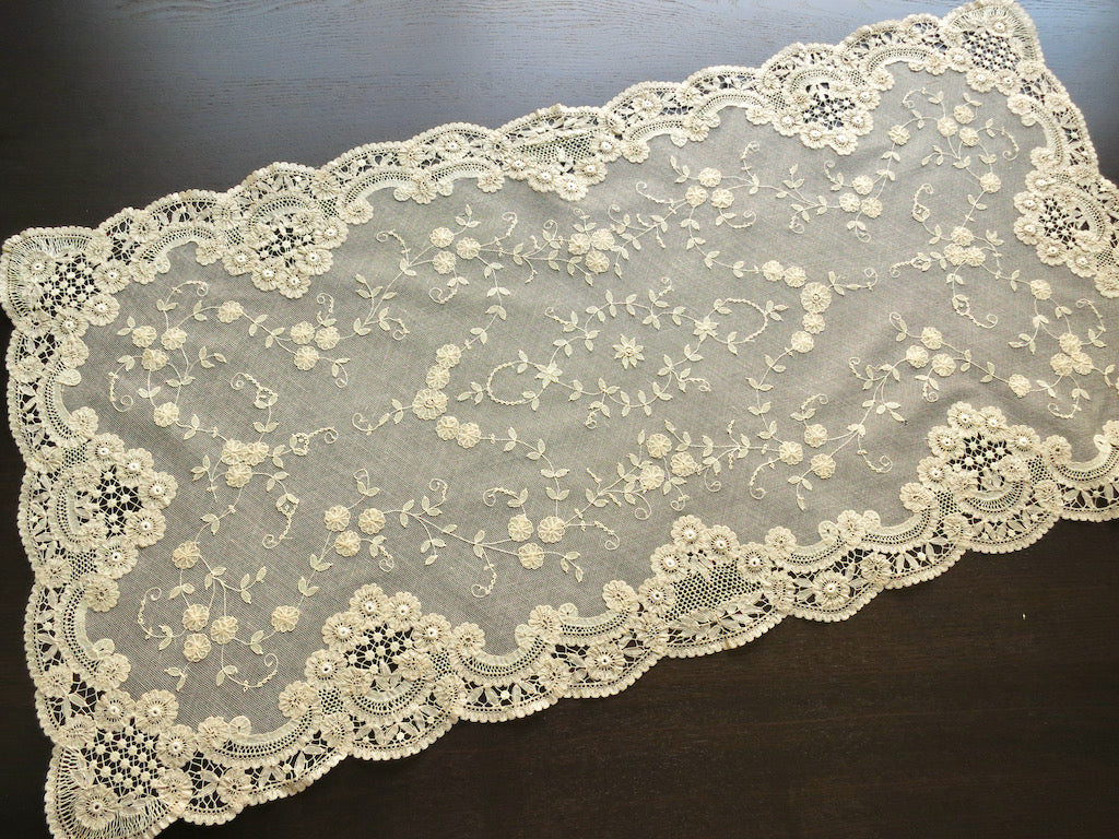 Charming Antique Princess Lace Table Runner 17x35"