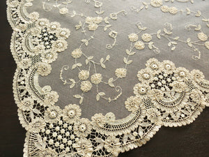 Charming Antique Princess Lace Table Runner 17x35"