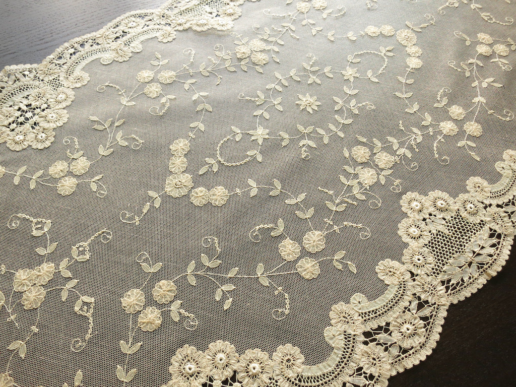 Charming Antique Princess Lace Table Runner 17x35"