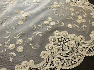 Charming Antique Princess Lace Table Runner 17x35"