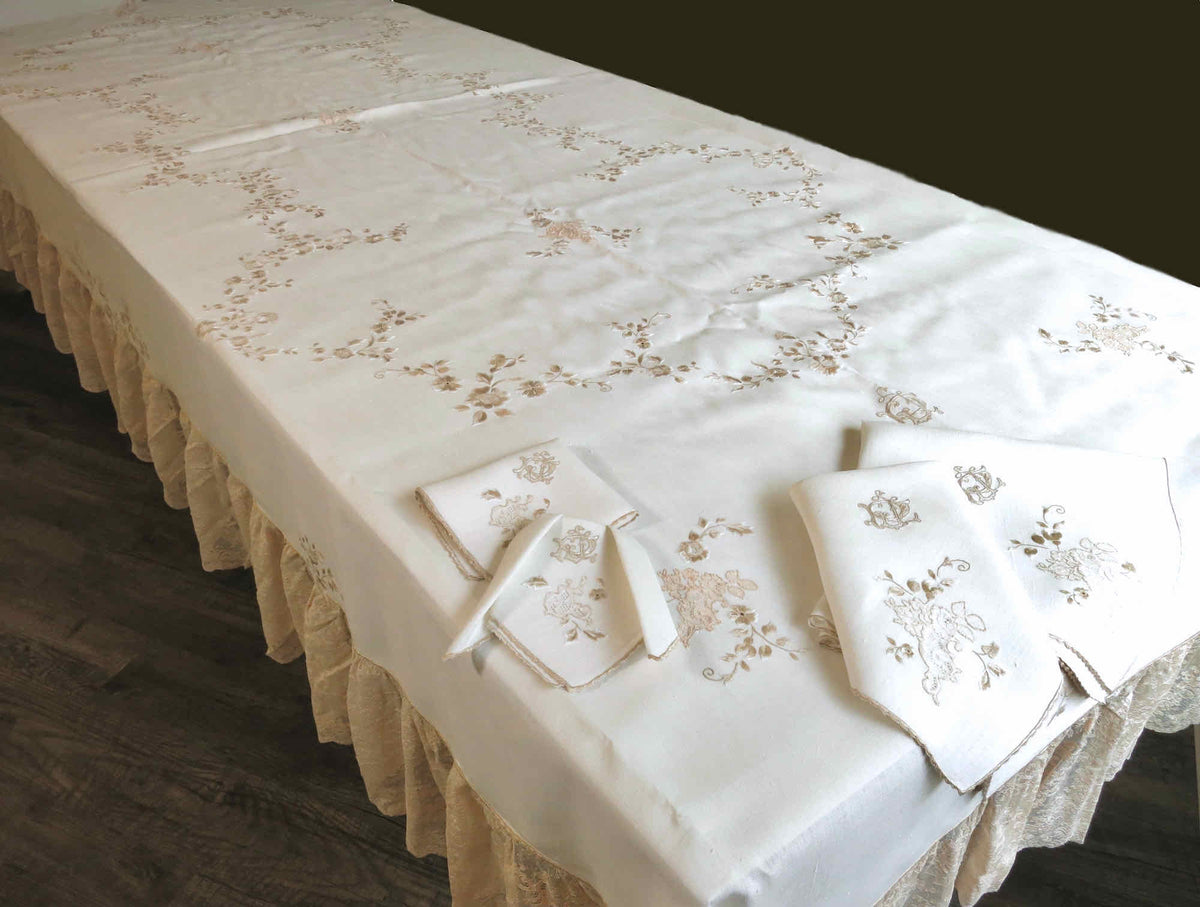 Ruffled French Lace Vintage Tablecloth 68x130&quot; w/ 12 Large &amp; 12 Small Napkins