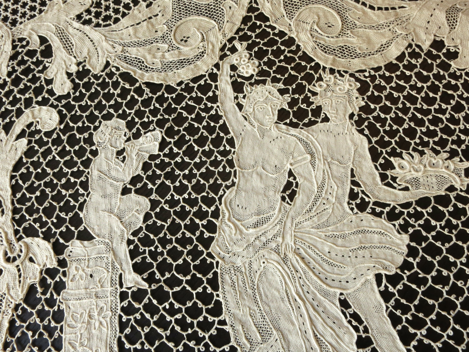 Four Seasons Antique Lace Table Runner 22x58"