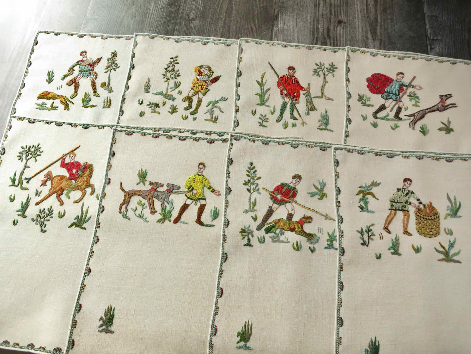 The Hunt Vintage Rapisardi Italian Embroidery , 8 Placemats