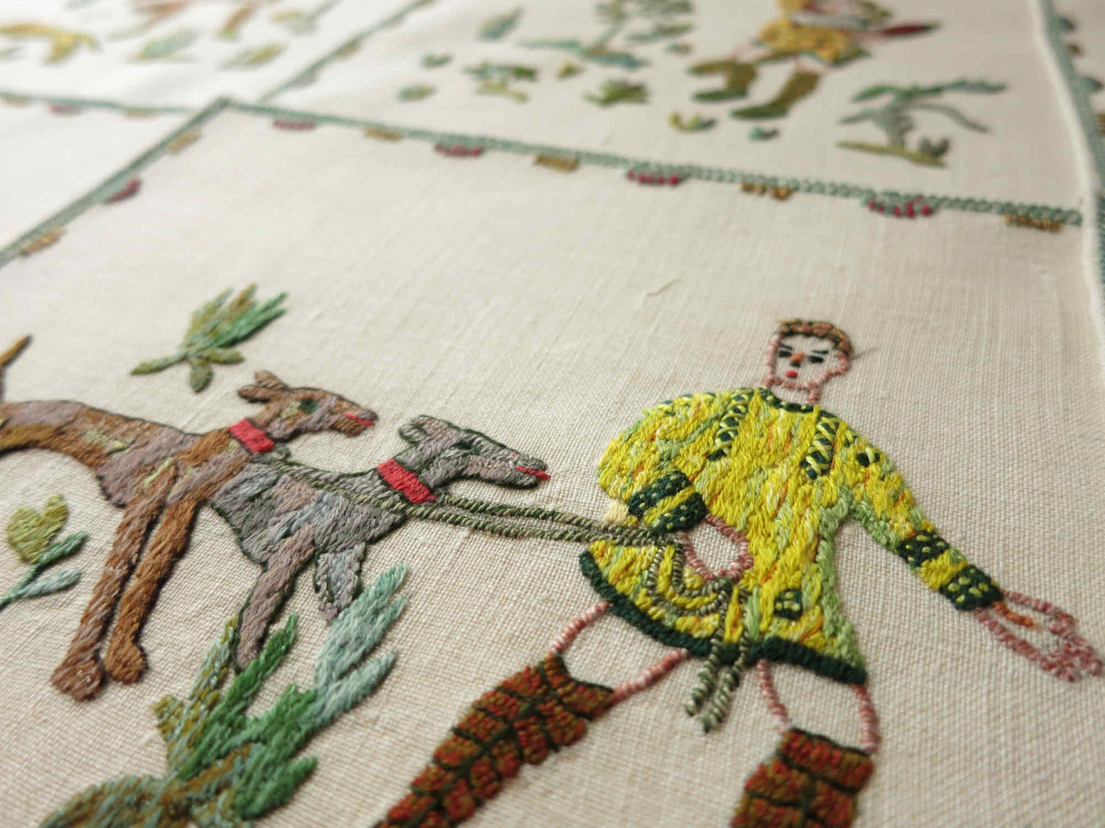 The Hunt Vintage Rapisardi Italian Embroidery , 8 Placemats