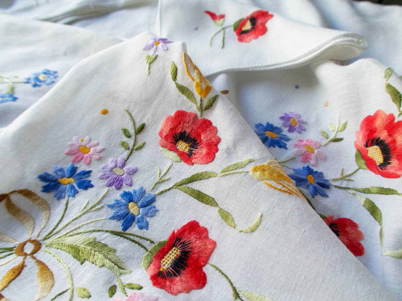 Poppies Wheat Vintage Italian Linen Tablecloth 66x112, & 12 Napkins
