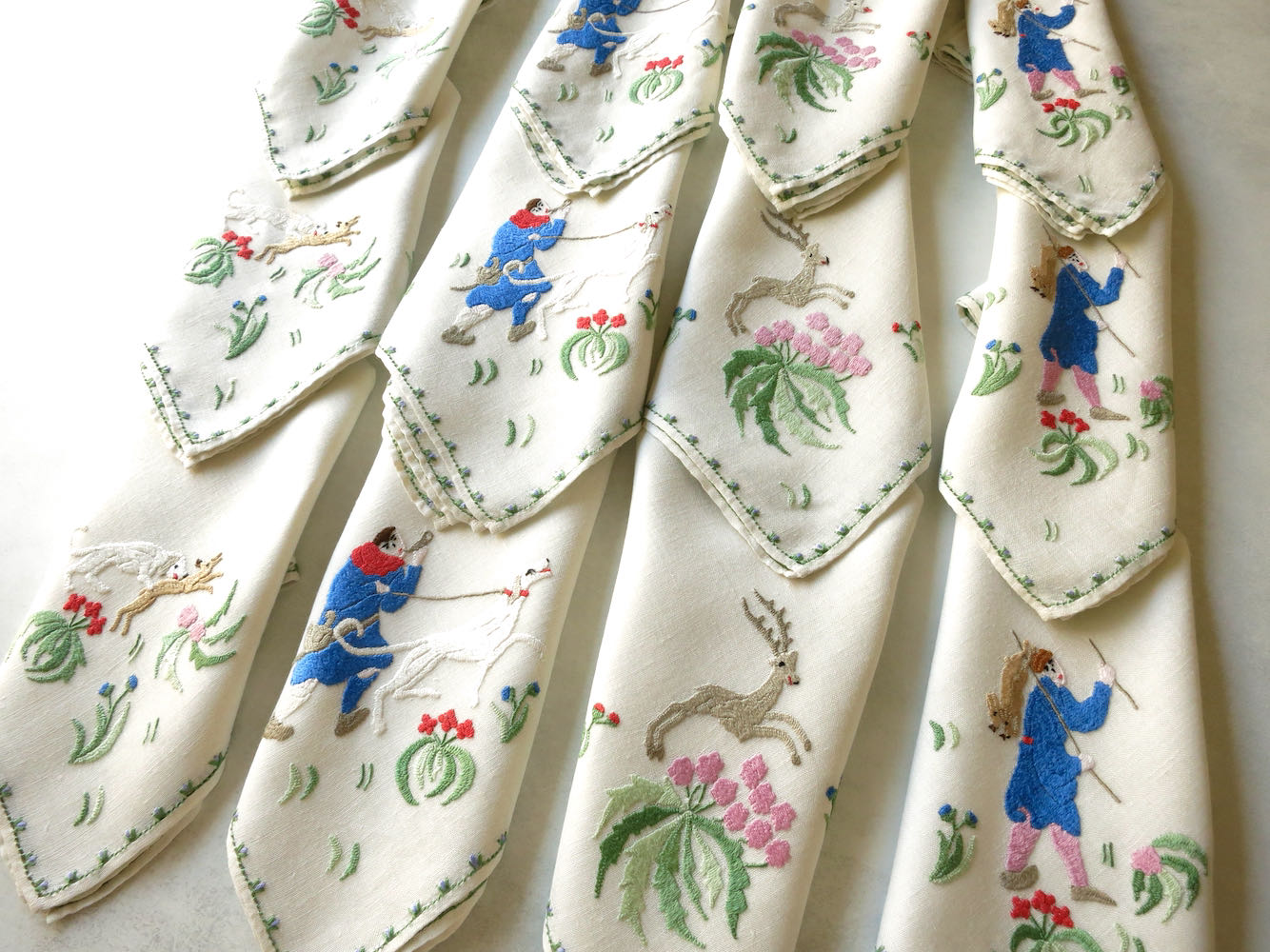 Vintage Rapisardi Hunting Motif Linen 17" Napkins, Set of 12
