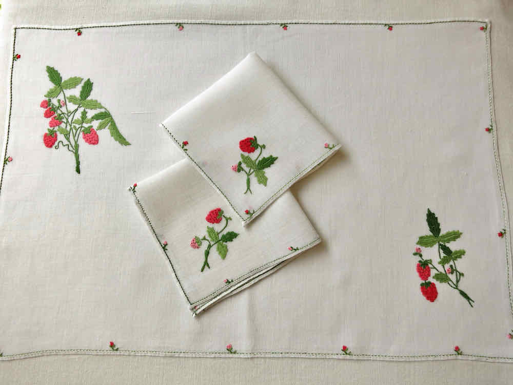 Strawberries Vintage Rapisardi Italian Linen 3pc Breakfast Set