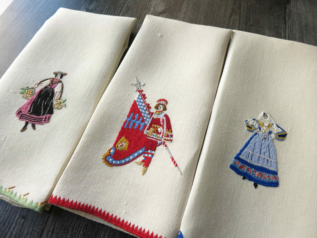 Italian Regional Costumes Vintage Rapisardi Guest Towels - Set of 3