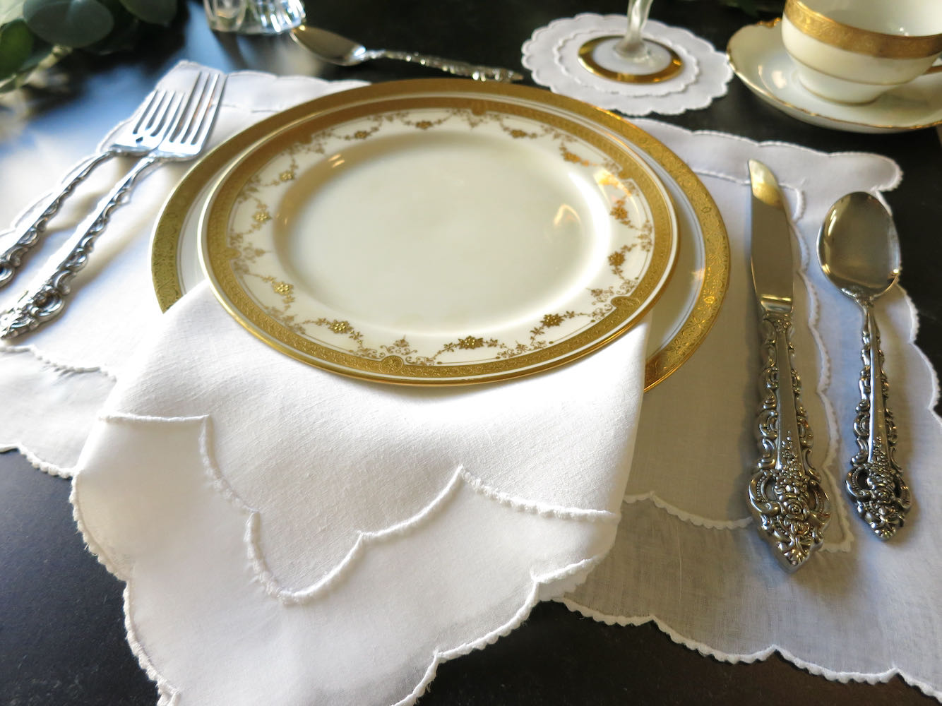 "Scallopino" Pure White Vintage Marghab Madeira 36pc Placemat Set for 12
