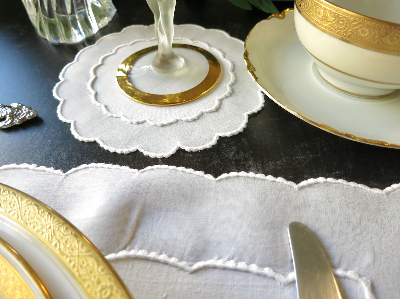 "Scallopino" Pure White Vintage Marghab Madeira 36pc Placemat Set for 12