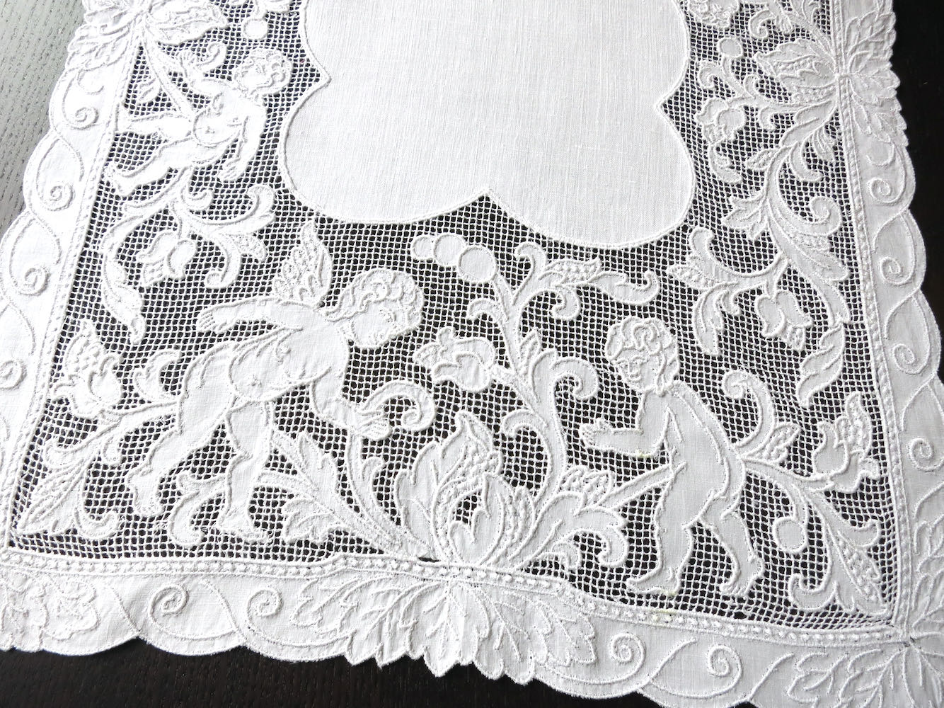 Cherubs Vintage Linen & Lace Table Runner 12x35"