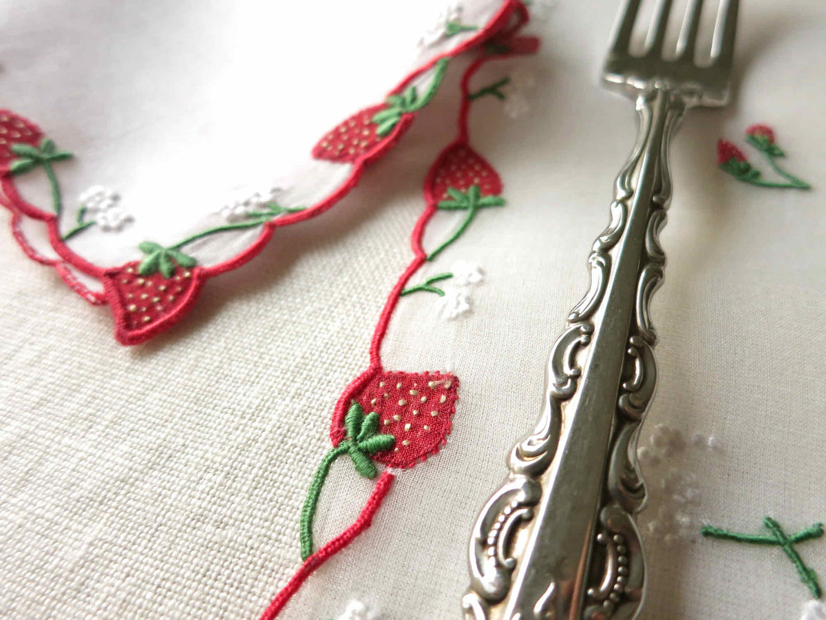 &quot;Strawberry&quot; Marghab Vintage Madeira Embroidered 16pc Placemat Set for 8