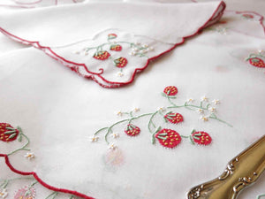 Strawberries Vintage Madeira 19pc Placemat Set for 6