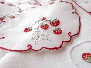 Strawberries Vintage Madeira 19pc Placemat Set for 6