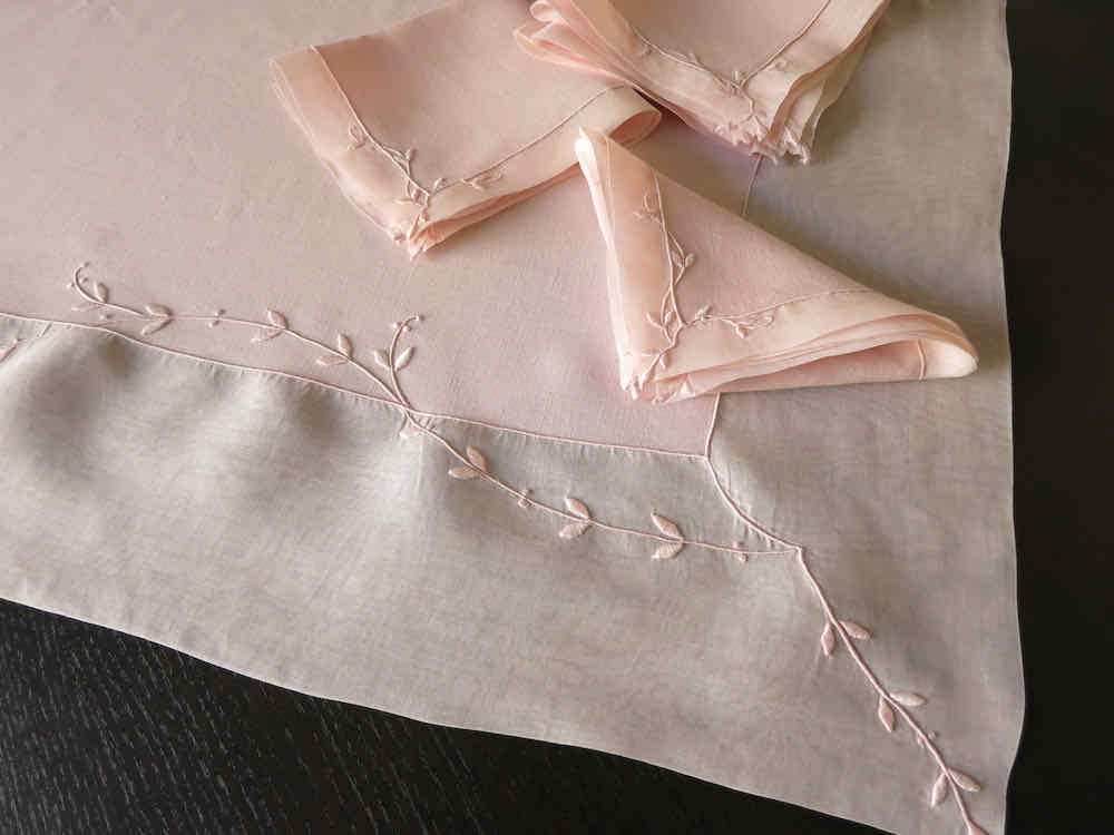 &quot;Trailing Vine&quot; Vintage Marghab Pink Linen Tablecloth &amp; 6 Napkins