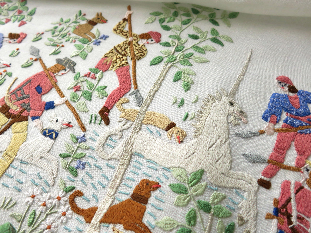"Hunt of the Unicorn" Vintage Italian Embroidery 25pc Placemat Set for 12