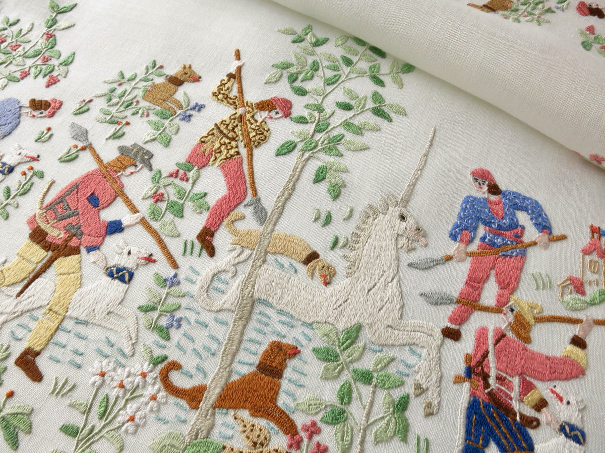"Hunt of the Unicorn" Vintage Italian Embroidery 25pc Placemat Set for 12
