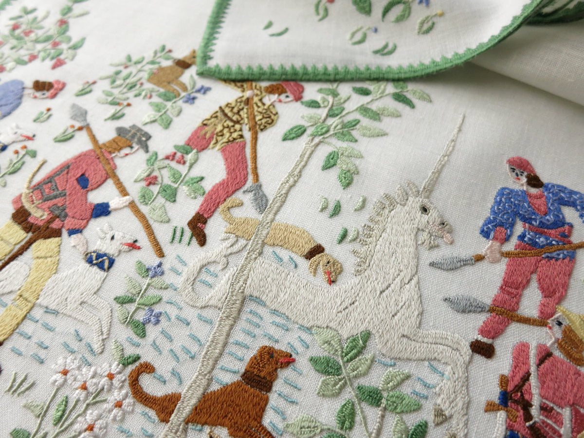 "Hunt of the Unicorn" Vintage Italian Embroidery 25pc Placemat Set for 12