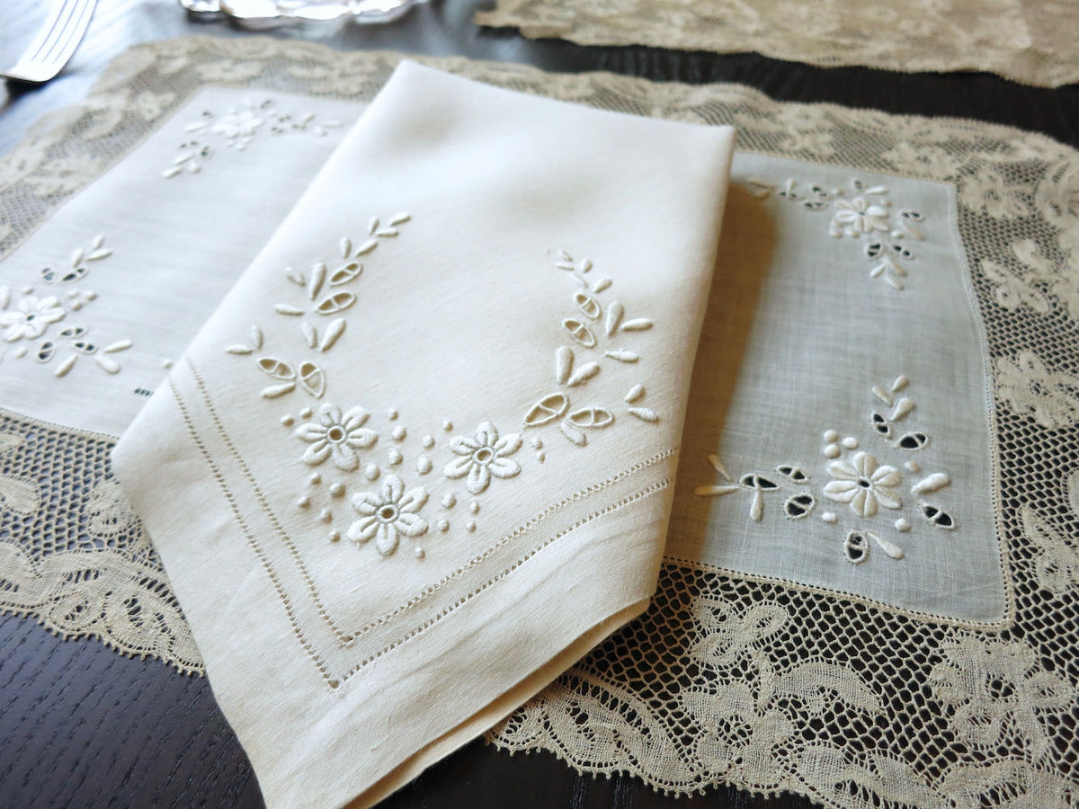 Vintage Valenciennes Lace &amp; Linen 25pc Placemat Set for 12