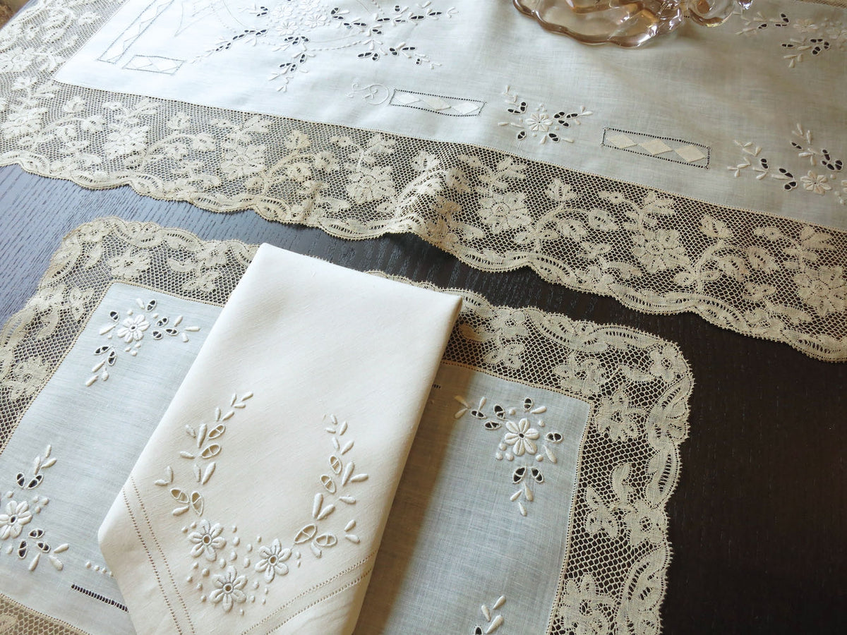 Vintage Valenciennes Lace &amp; Linen 25pc Placemat Set for 12